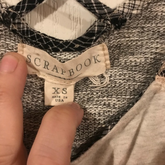 SCRAPBOOK NEW YORK RUFFLE TANK - Picture 3 of 3